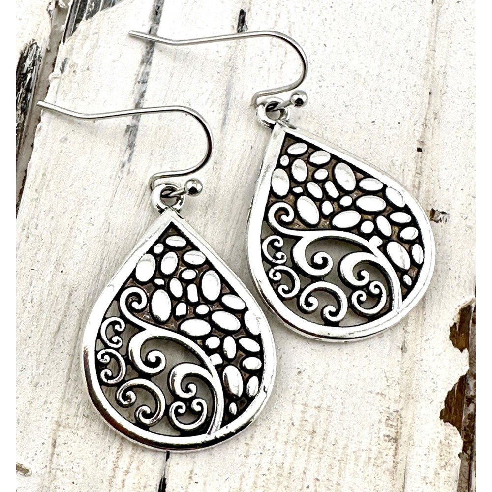 Silver Tone Filigree Earrings Teardrop Pebble Stone Details NEW